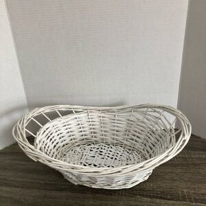 Vtg White Wicker Basket